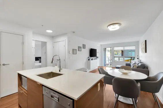 402 1677 Lloyd Avenue, North Vancouver For Sale - image 3