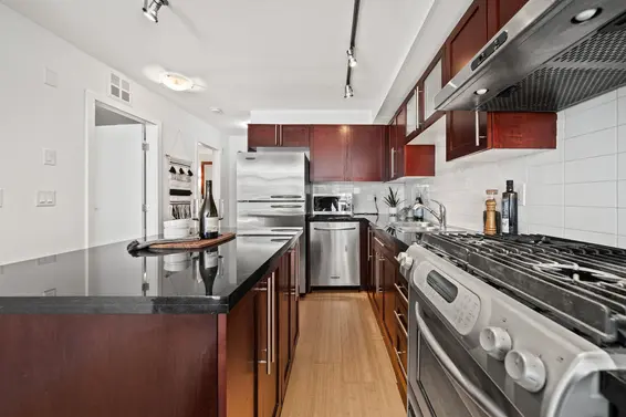 409 122 East 3rd Street, North Vancouver For Sale - image 11
