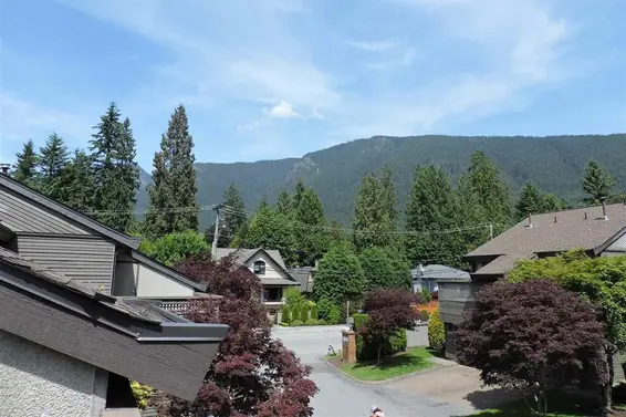 1147 Montroyal Boulevard, North Vancouver For Sale - image 4