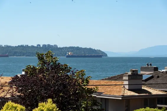 203 225 24th Street, West Vancouver