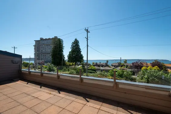 203 225 24th Street, West Vancouver For Sale - image 3