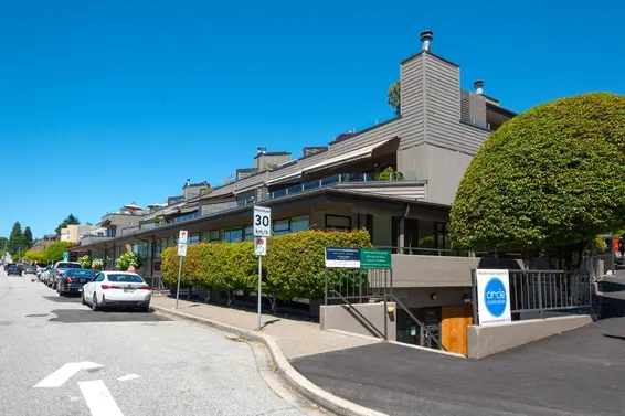 203 225 24th Street, West Vancouver For Sale - image 4