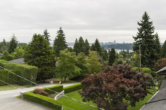 2010 Queens Avenue, West Vancouver For Sale - image 25