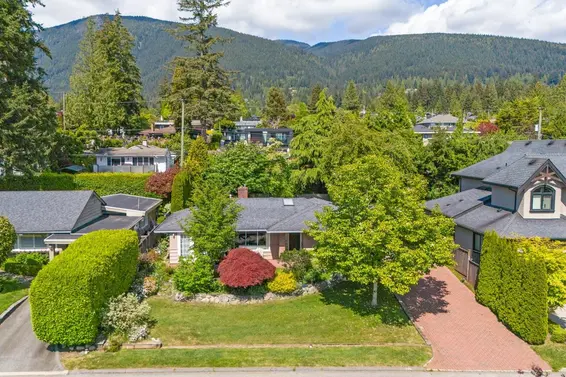 946 Beaumont Drive, North Vancouver
