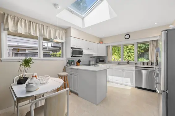 946 Beaumont Drive, North Vancouver For Sale - image 13