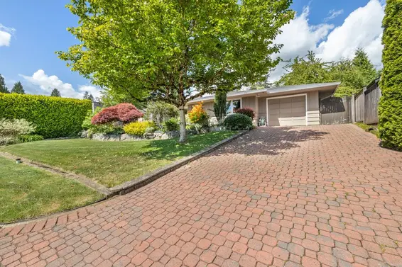 946 Beaumont Drive, North Vancouver For Sale - image 3