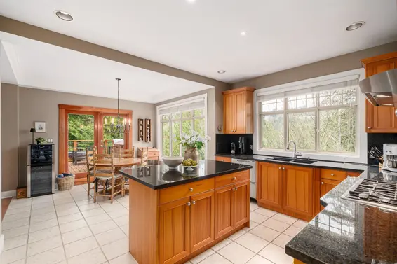 5780 Cranley Drive, West Vancouver For Sale - image 11