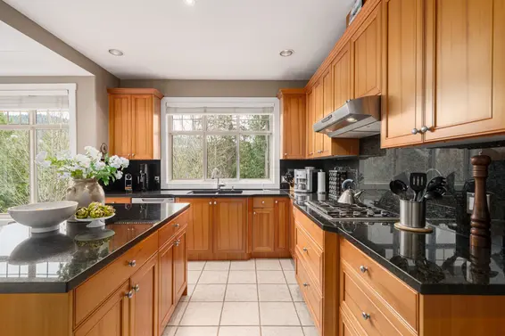 5780 Cranley Drive, West Vancouver For Sale - image 12
