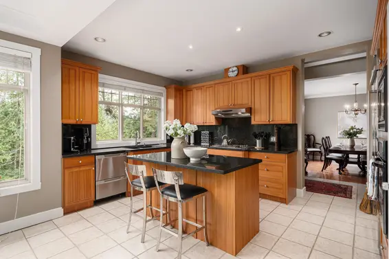 5780 Cranley Drive, West Vancouver For Sale - image 13