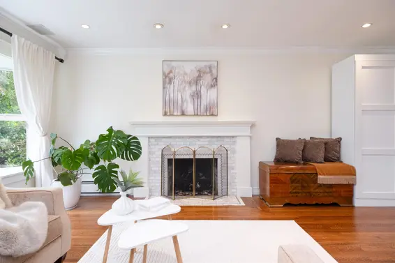 445 West 26th Street, North Vancouver For Sale - image 2