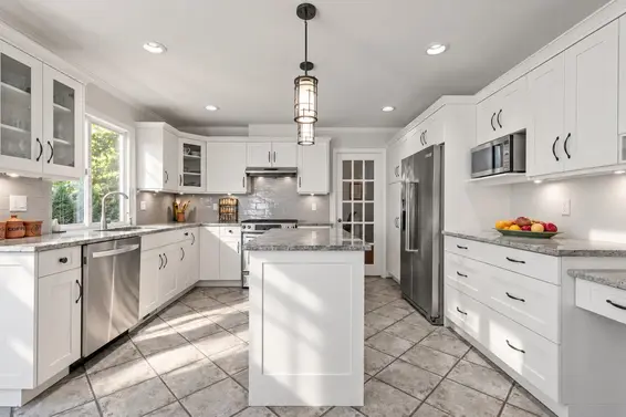 3373 Huntleigh Court, North Vancouver For Sale - image 10