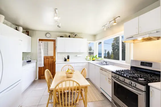 454 Monteray Avenue, North Vancouver For Sale - image 9