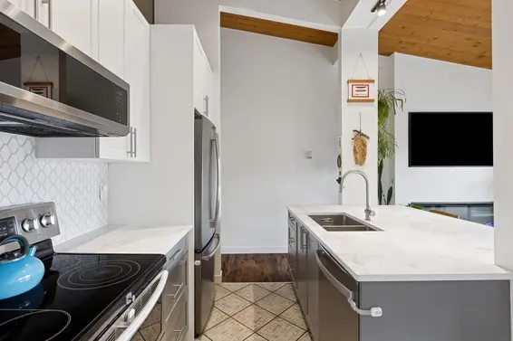 302 146 East 18th Street, North Vancouver For Sale - image 11