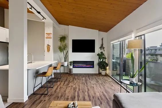 302 146 East 18th Street, North Vancouver For Sale - image 2