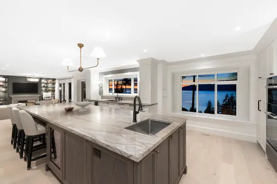 5450 Marine Drive, West Vancouver For Sale - image 10