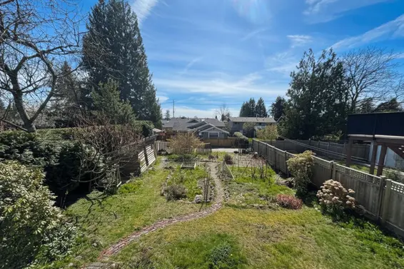 865 East 17th Street, North Vancouver