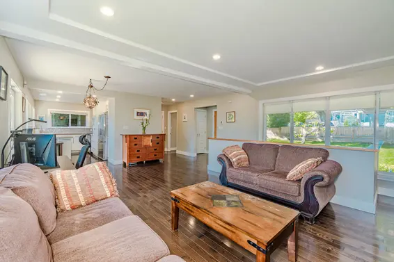 2460 Mathers Avenue, West Vancouver For Sale - image 4