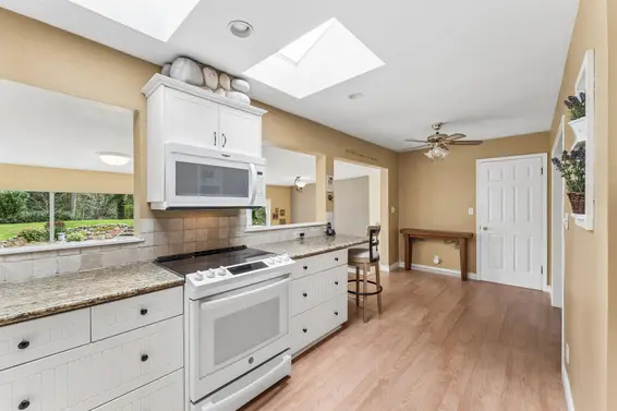 1874 Appin Road, North Vancouver For Sale - image 15