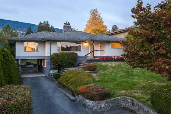 2265 Inglewood Avenue, West Vancouver For Sale - image 3