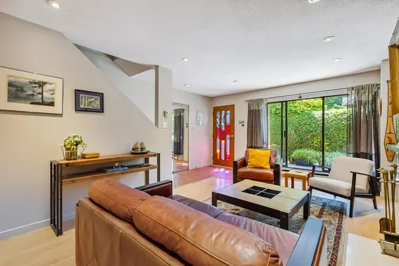 2024 Chesterfield Avenue, North Vancouver For Sale - image 2