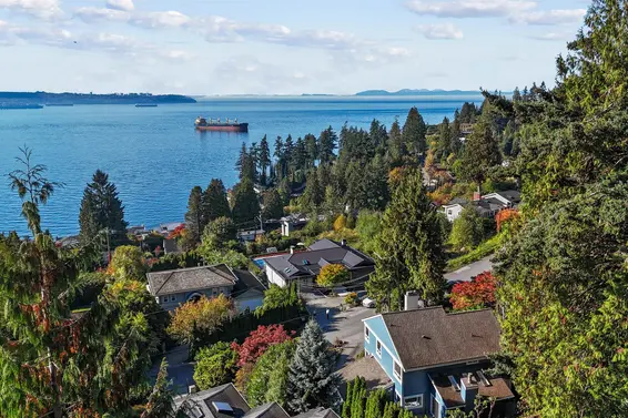 3381 Mathers Avenue, West Vancouver For Sale - image 2