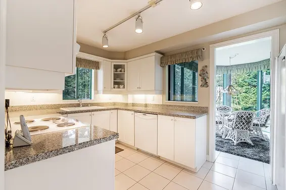 3E 338 Taylor Way, West Vancouver For Sale - image 9