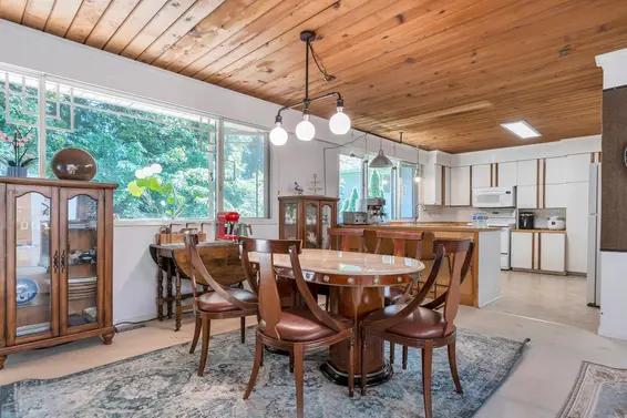 977 Belvedere Drive, North Vancouver For Sale - image 11