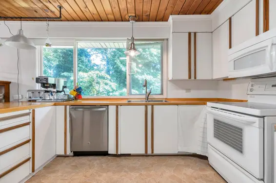 977 Belvedere Drive, North Vancouver For Sale - image 15
