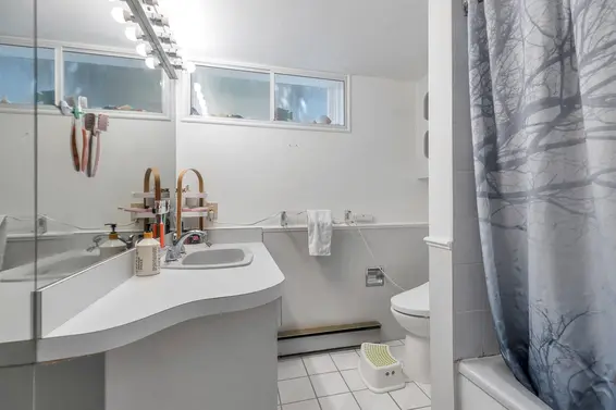 977 Belvedere Drive, North Vancouver For Sale - image 19