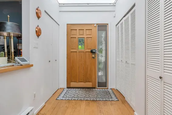 977 Belvedere Drive, North Vancouver For Sale - image 3
