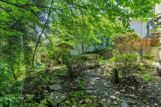 977 Belvedere Drive, North Vancouver For Sale - image 36