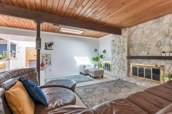 977 Belvedere Drive, North Vancouver For Sale - image 9