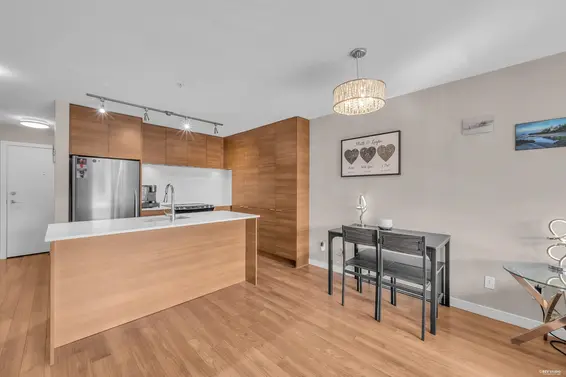 401 1677 Lloyd Avenue, North Vancouver For Sale - image 4