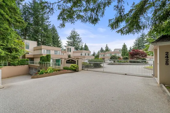 13 2425 Edgemont Boulevard, North Vancouver