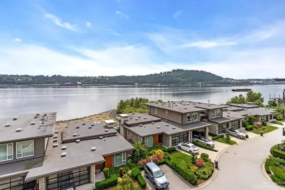 401 3911 Cates Landing Way, North Vancouver