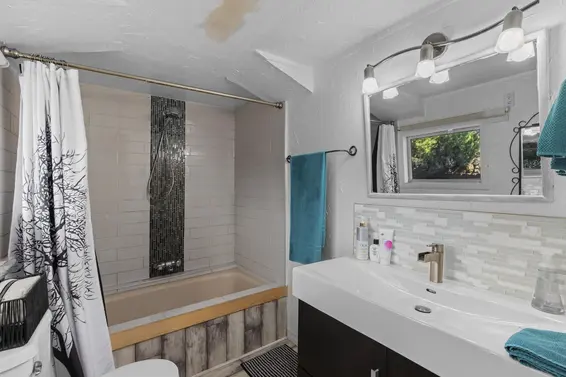 4 1681 Columbia Street, North Vancouver For Sale - image 11