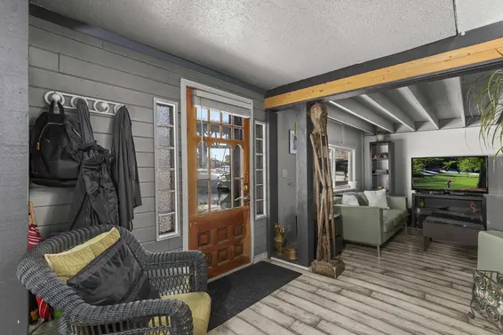 4 1681 Columbia Street, North Vancouver For Sale - image 2
