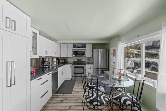4 1681 Columbia Street, North Vancouver For Sale - image 9