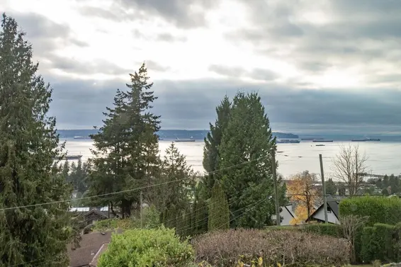 986 Esquimalt Avenue, West Vancouver For Sale - image 4