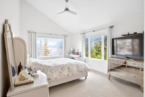 8598 Bedora Place, West Vancouver For Sale - image 10