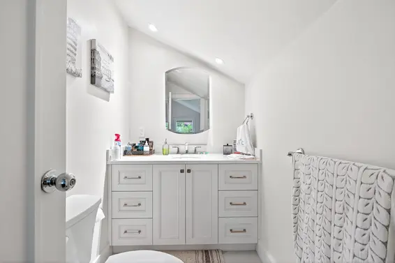 8598 Bedora Place, West Vancouver For Sale - image 25