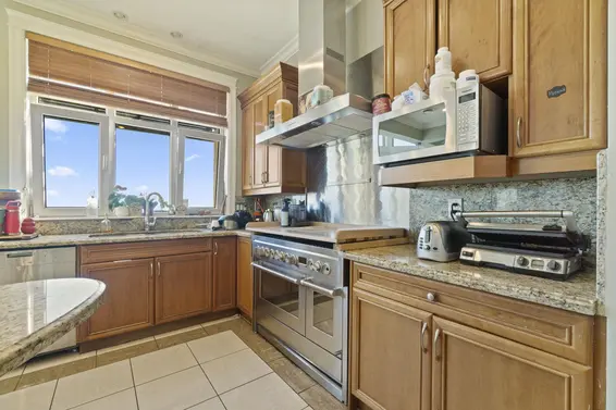 2523 Marr Creek Court, West Vancouver For Sale - image 11