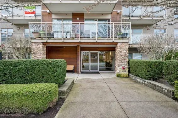 303 1033 St. George's Avenue, North Vancouver