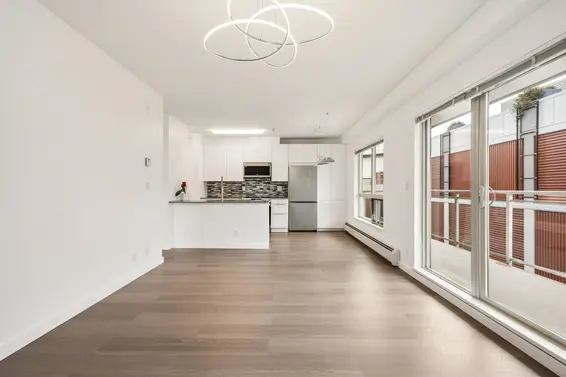 303 1033 St. George's Avenue, North Vancouver For Sale - image 3