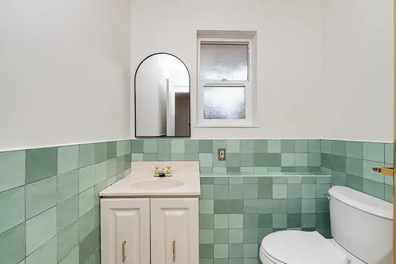 741 Montroyal Boulevard, North Vancouver For Sale - image 13