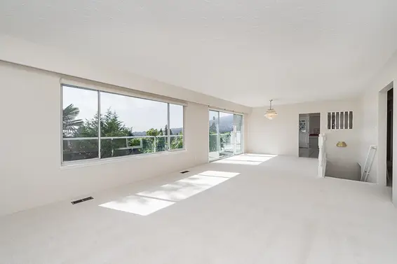 741 Montroyal Boulevard, North Vancouver For Sale - image 14