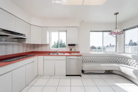 741 Montroyal Boulevard, North Vancouver For Sale - image 19
