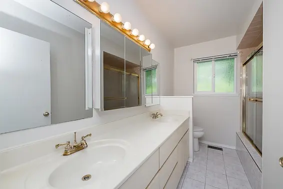 741 Montroyal Boulevard, North Vancouver For Sale - image 28