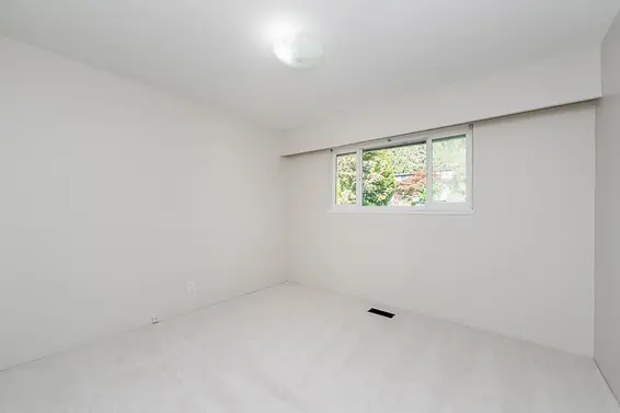 741 Montroyal Boulevard, North Vancouver For Sale - image 29