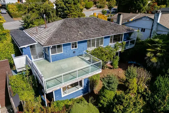741 Montroyal Boulevard, North Vancouver For Sale - image 3